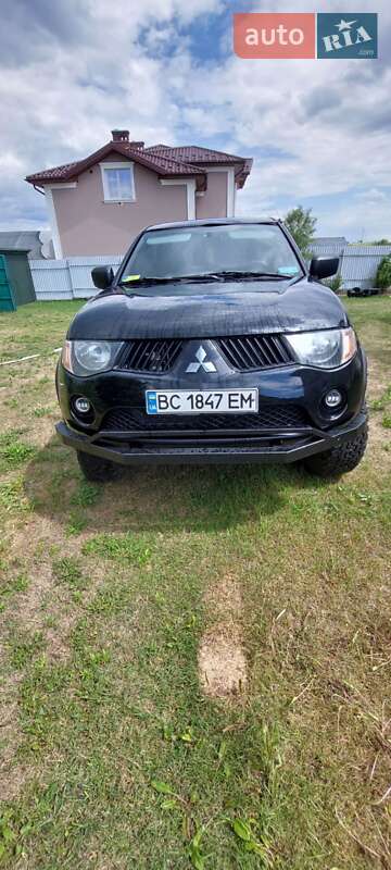 Пикап Mitsubishi L 200 2007 в Новояворовске