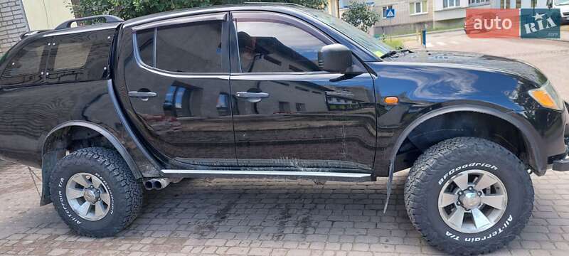 Пикап Mitsubishi L 200 2007 в Новояворовске