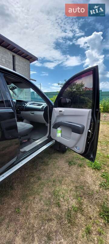 Пикап Mitsubishi L 200 2007 в Новояворовске