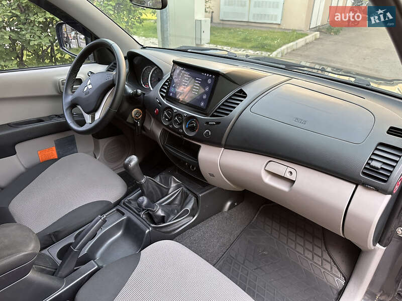 Пикап Mitsubishi L 200 2013 в Киеве