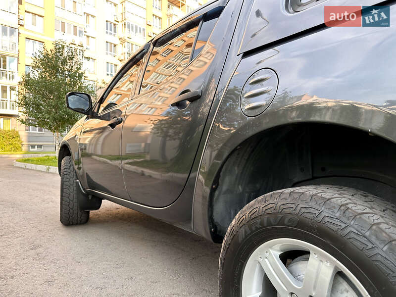 Пикап Mitsubishi L 200 2013 в Киеве