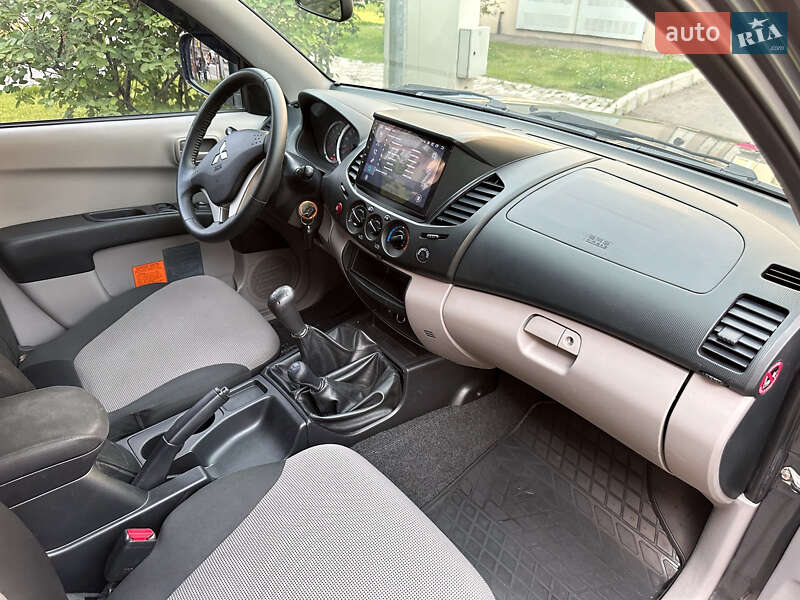 Пикап Mitsubishi L 200 2013 в Киеве