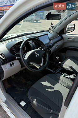Пикап Mitsubishi L 200 2012 в 