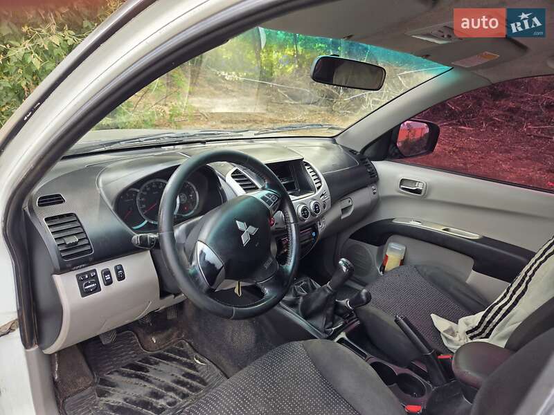 Пикап Mitsubishi L 200 2012 в Полтаве