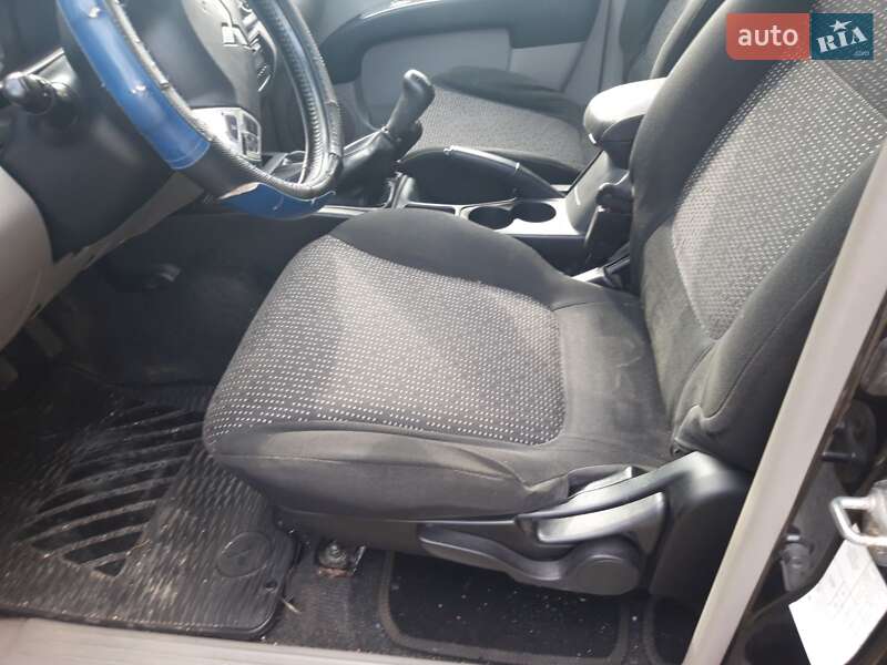 Пикап Mitsubishi L 200 2011 в Сарате
