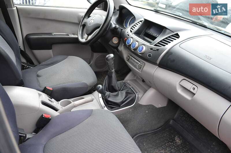 Пикап Mitsubishi L 200 1992 в Харькове фото 5 Пикап Mitsubishi L 200 1992 в Харькове