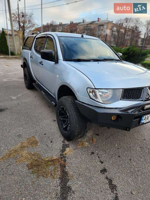 Mitsubishi L 200 2011