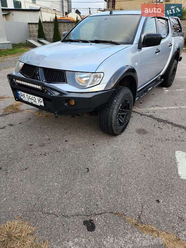 Пикап Mitsubishi L 200 2011 в Харькове