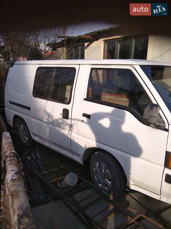 Вантажопасажирський фургон Mitsubishi L 300 1992 в Львові фото 3 Вантажопасажирський фургон Mitsubishi L 300 1992 в Львові