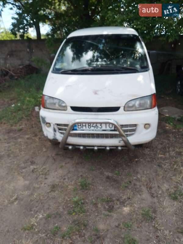 Минивэн Mitsubishi L 400 1997 в 