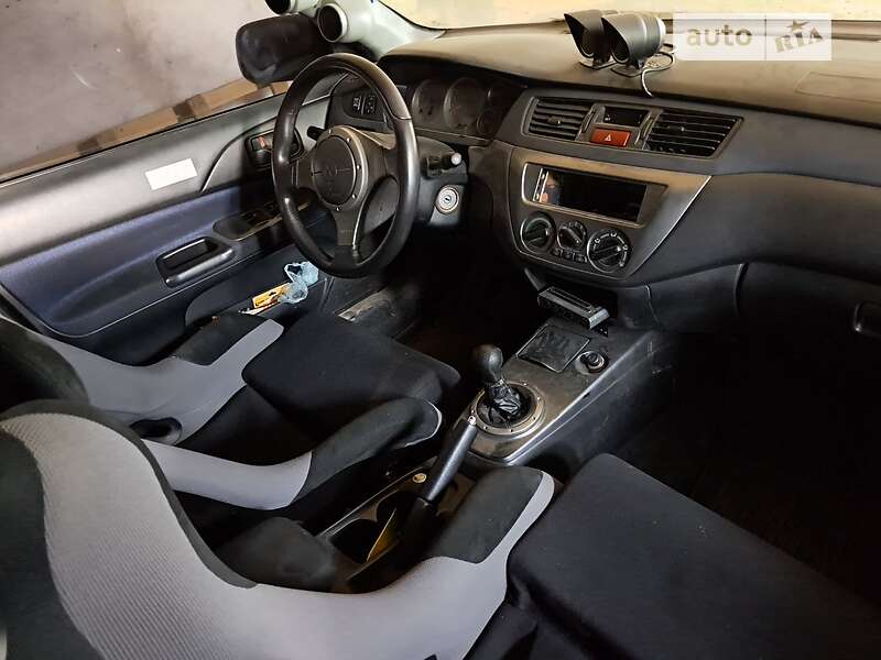 Седан Mitsubishi Lancer Evolution 2004 в Киеве