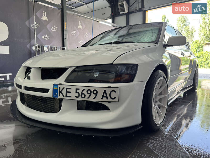 Седан Mitsubishi Lancer Evolution 2004 в 