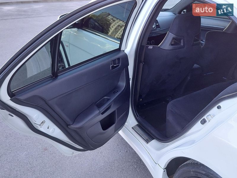 Седан Mitsubishi Lancer Evolution 2008 в Харкові фото 28 Седан Mitsubishi Lancer Evolution 2008 в Харкові