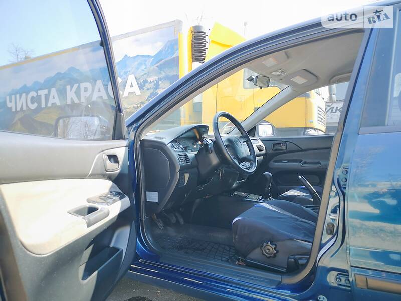 Седан Mitsubishi Lancer 2003 в Києві