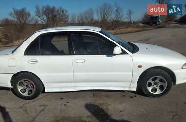 Седан Mitsubishi Lancer 1995 в Киеве