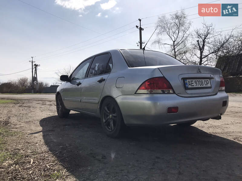 Седан Mitsubishi Lancer 2004 в Днепре