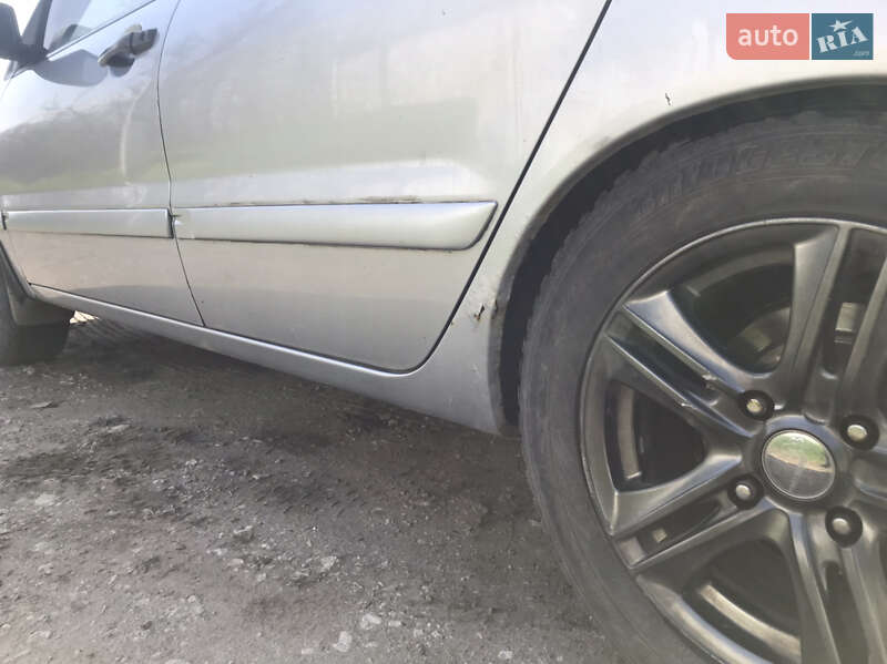 Седан Mitsubishi Lancer 2004 в Днепре