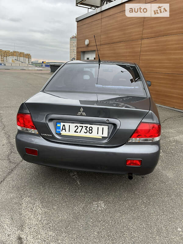 Седан Mitsubishi Lancer 2006 в Корце