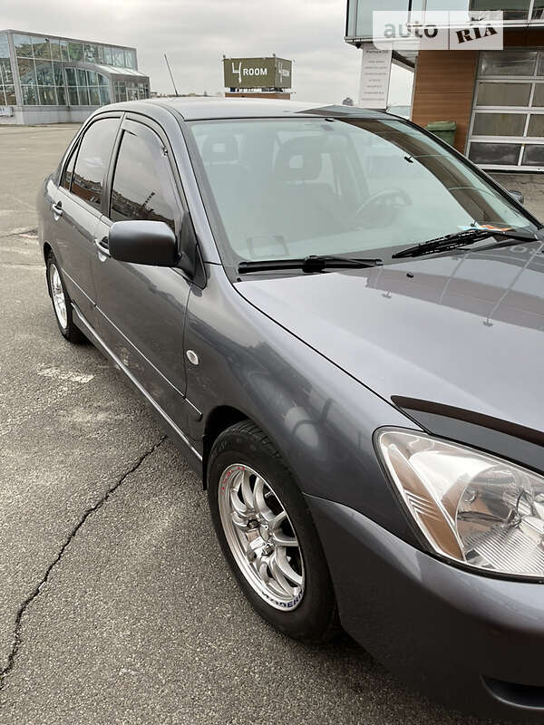 Седан Mitsubishi Lancer 2006 в Корце
