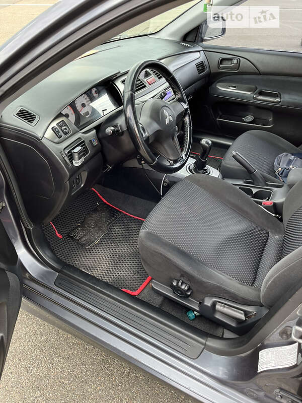 Седан Mitsubishi Lancer 2006 в Корце