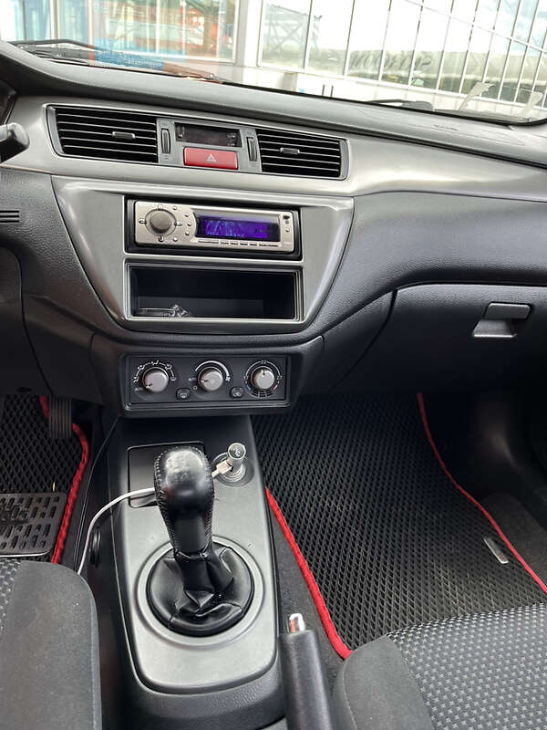 Седан Mitsubishi Lancer 2006 в Корце