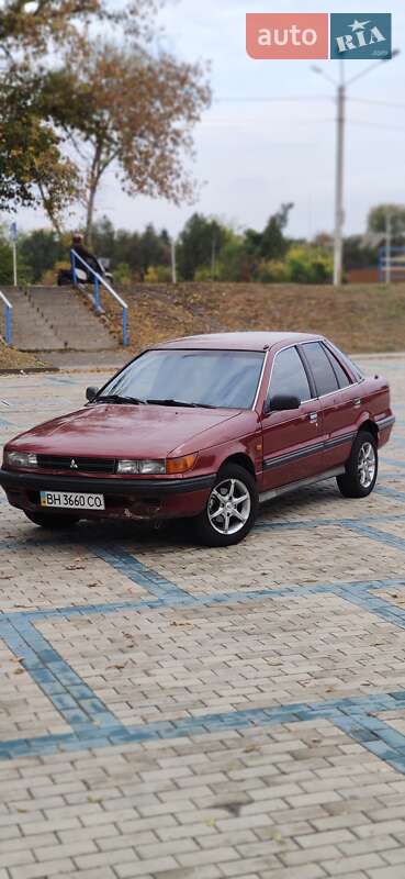 Седан Mitsubishi Lancer 1990 в 