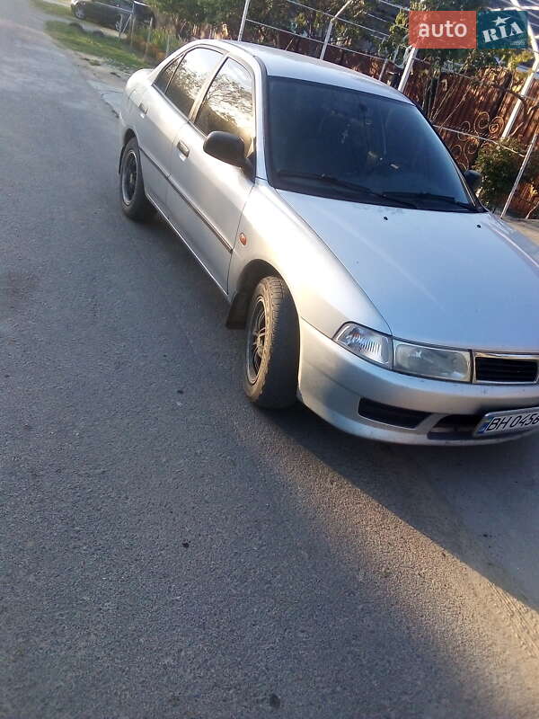 Седан Mitsubishi Lancer 1998 в Измаиле