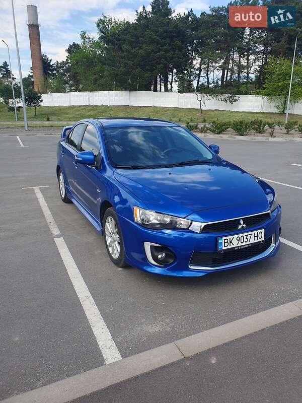 Седан Mitsubishi Lancer 2016 в Сарнах