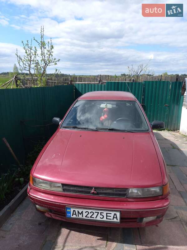 Седан Mitsubishi Lancer 1993 в 