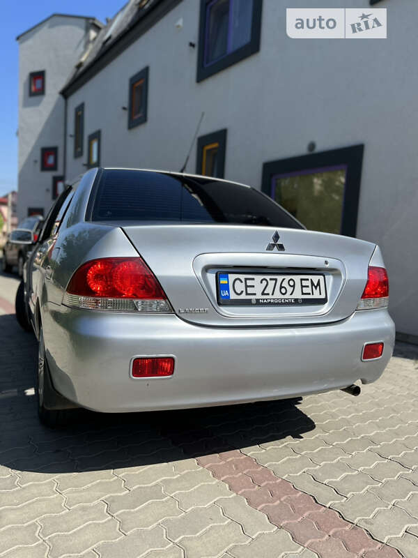 Седан Mitsubishi Lancer 2005 в Черновцах