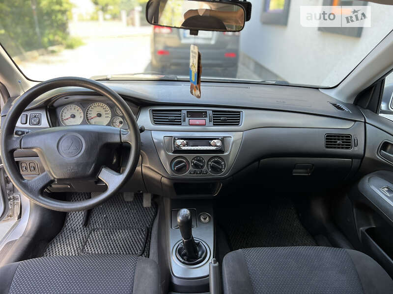 Седан Mitsubishi Lancer 2005 в Черновцах