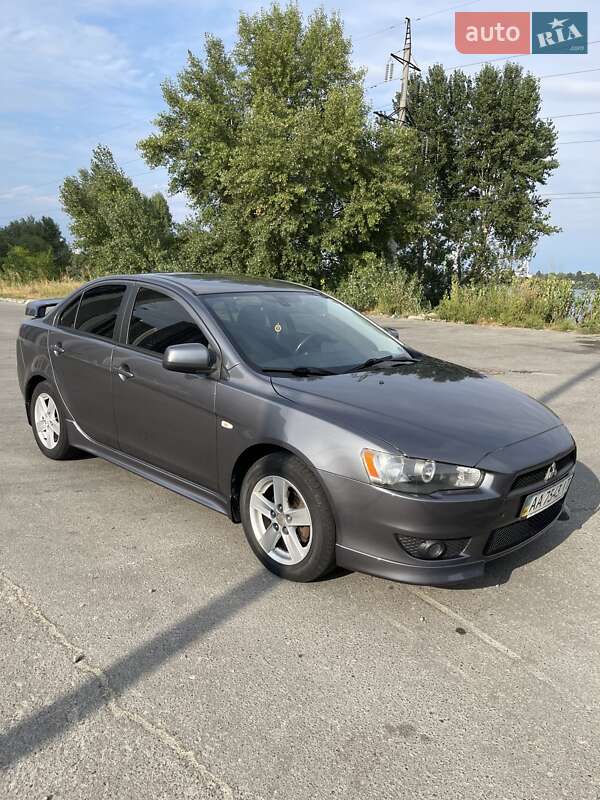 Седан Mitsubishi Lancer 2009 в Киеве