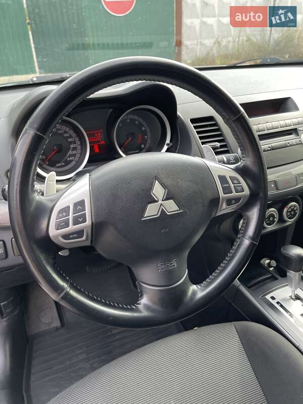 Седан Mitsubishi Lancer 2009 в Киеве