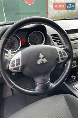 Седан Mitsubishi Lancer 2009 в Киеве