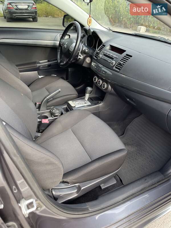 Седан Mitsubishi Lancer 2009 в Киеве