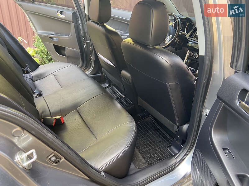 Седан Mitsubishi Lancer 2016 в Львове