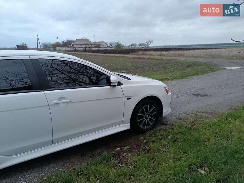 Седан Mitsubishi Lancer 2016 в Кривому Озері