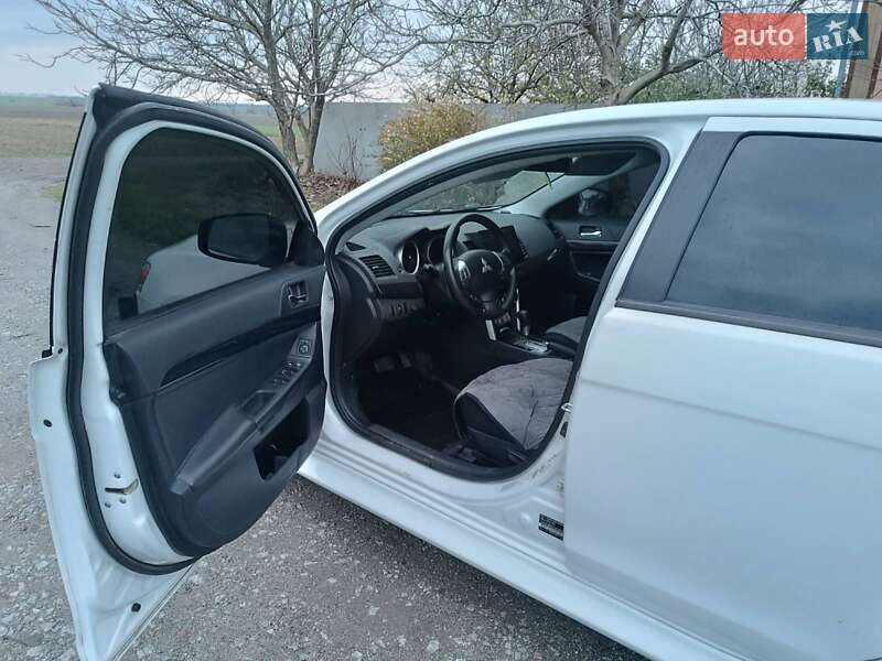 Седан Mitsubishi Lancer 2016 в Кривому Озері