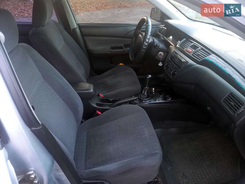 Седан Mitsubishi Lancer 2003 в Черкассах