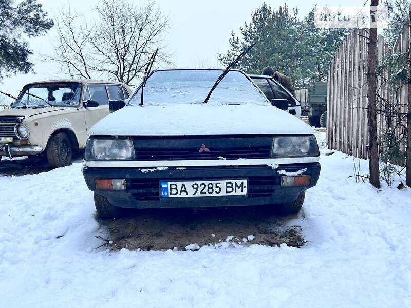 Седан Mitsubishi Lancer 1987 в Новомосковске