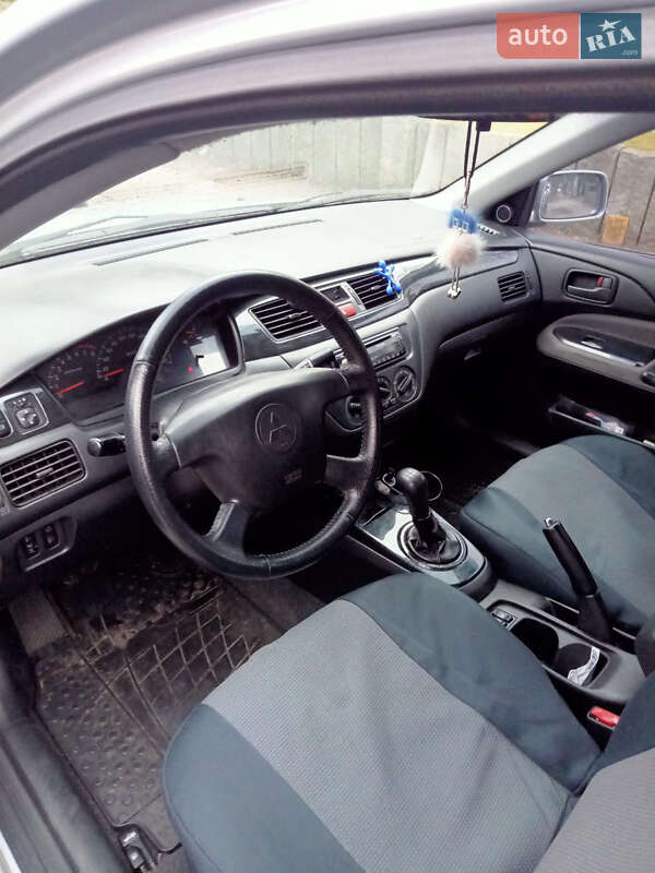 Седан Mitsubishi Lancer 2004 в Запорожье