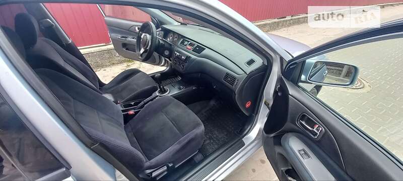 Универсал Mitsubishi Lancer 2003 в Ирпене