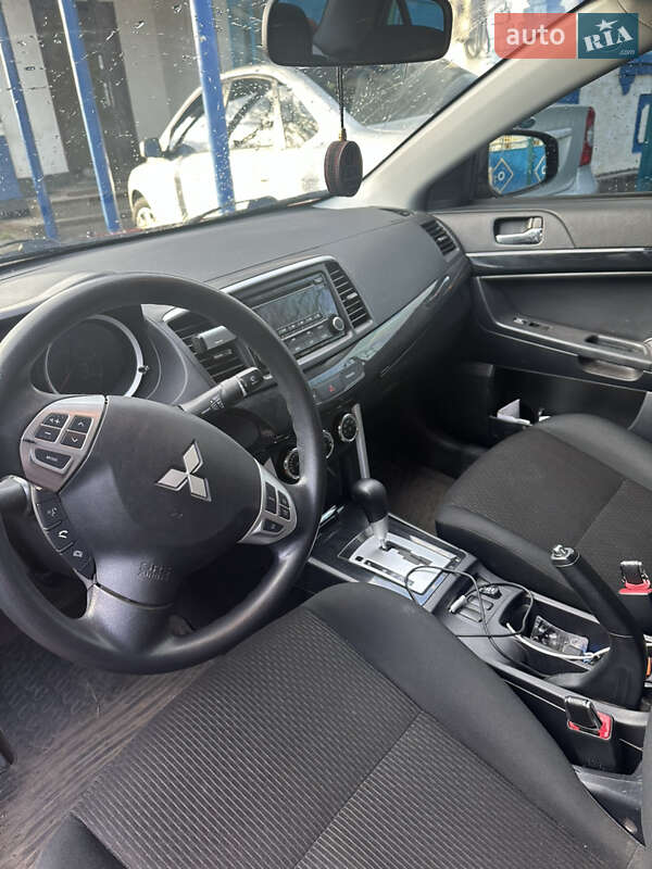 Седан Mitsubishi Lancer 2015 в 