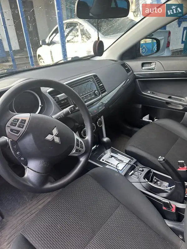 Седан Mitsubishi Lancer 2015 в 