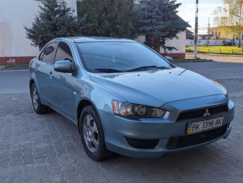 Mitsubishi Lancer (Митсубиси Лансер) - обзор модели авто