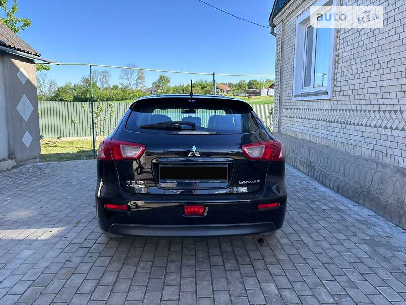 Хэтчбек Mitsubishi Lancer 2011 в Полонном