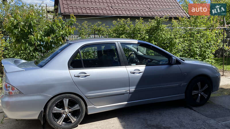 Седан Mitsubishi Lancer 2004 в Кам'янському