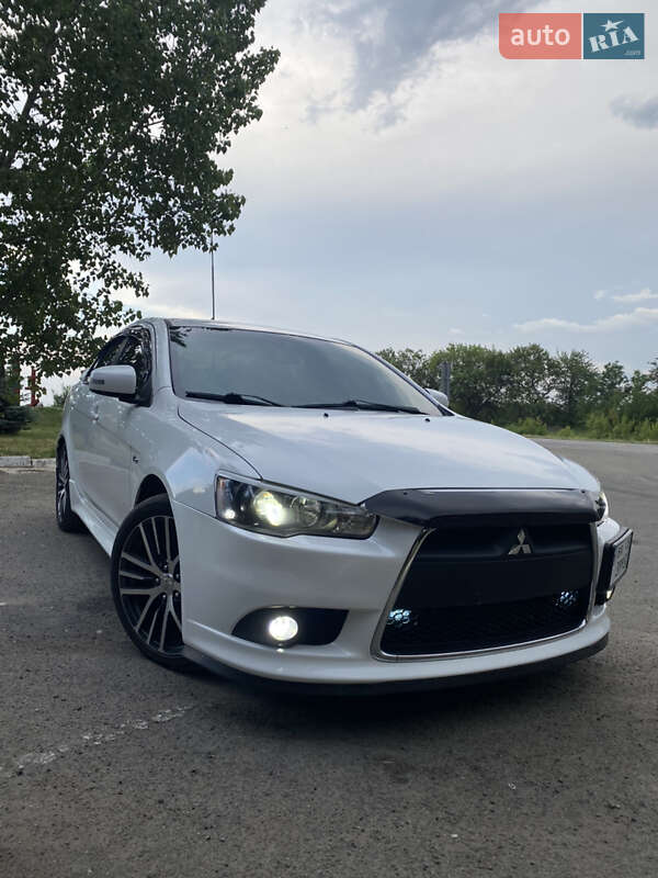 Седан Mitsubishi Lancer 2016 в Умани
