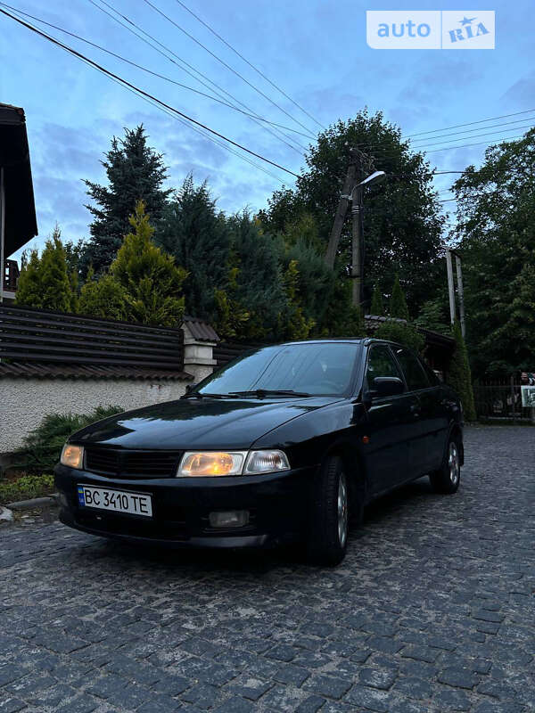 Седан Mitsubishi Lancer 2000 в Львові