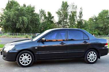 Седан Mitsubishi Lancer 2004 в Киеве